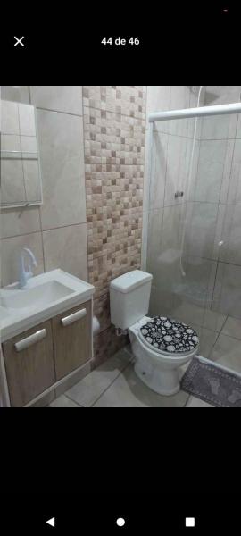 Quarto completo com banheiro privado
